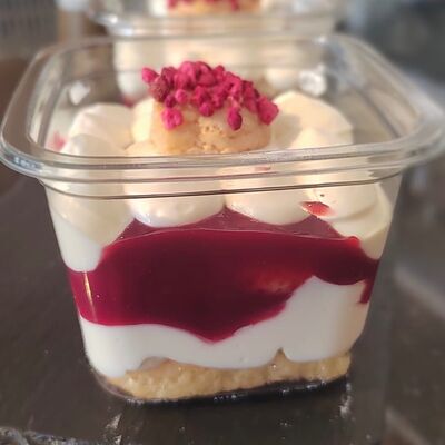 Тирамису малиновый в Круассан Дорэ по цене 330 ₽