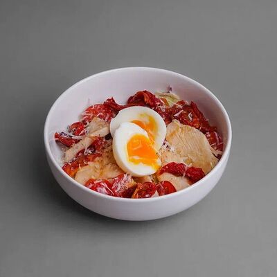 Салат с цыплёнком в Марсианин по цене 640 ₽