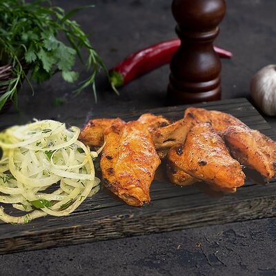 Шашлык из куриного бедра без костей в Хочу Шашлык на углях по цене 625 ₽