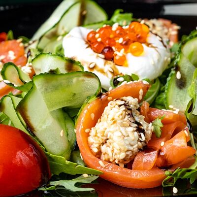 С лососем и яйцом пашотв Метро Cafe по цене 539 ₽