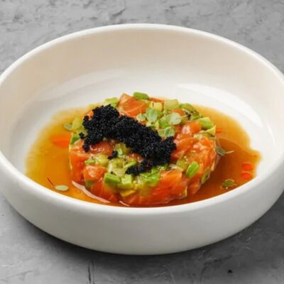 Тартар из семги с киви и цитрусовым соусомв Terra по цене 29 р.