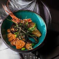 Боул с рисом и морепродуктами в Киану