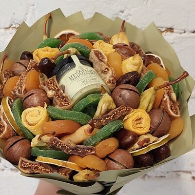 Букет с орехами, сухофруктами и мёдом в Buketonline - Съедобные букеты и клубника в шоколаде по цене 4290 ₽