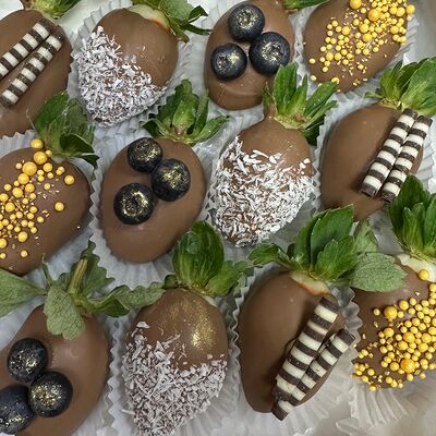 Бокс на 12 клубник в шоколаде в Yam Flowers по цене 2950 ₽