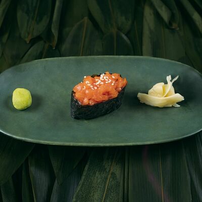 Гункан спайси угорь в Sushi lovers по цене 390 ₽