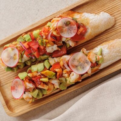 Брускетта с авокадо и креветками в Wine Region по цене 980 ₽