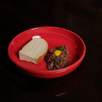 Тартар из говядины в Lions Head по цене 990 ₽