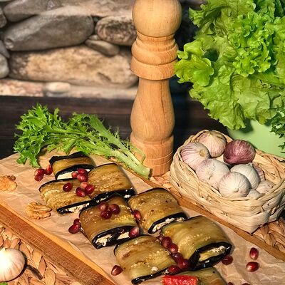 Баклажановые рулетики с орехом в Грузинская кухня по цене 610 ₽