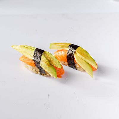 Нигири с лососем и авокадо в Филадельфия по цене 384 ₽