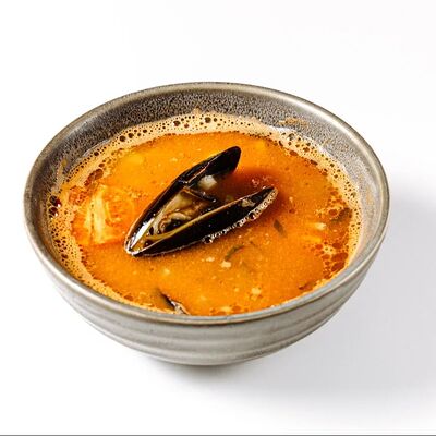 Средиземноморский томатный суп с морепродуктами в Mukka по цене 658 ₽