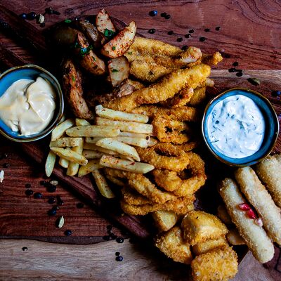 Большая тарелка горячих закусок в Сумах по цене 1485 ₽