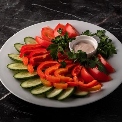 Ассорти овощное в Оливье по цене 585 ₽