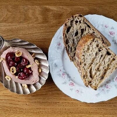 Паштет Lucky Duck с вишневым компоте, лесным фундуком и тартином в Lucky Duck по цене 550 ₽