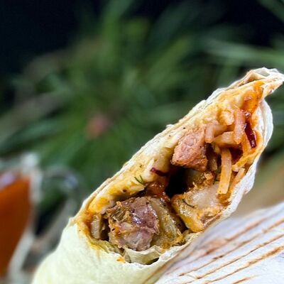 Шаурма со свининой, стандартная в Шашлык в бору по цене 295 ₽