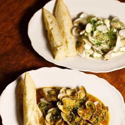 Вонголе в сливочном сыре дорблю с багетомв Луи по цене 1000 ₽