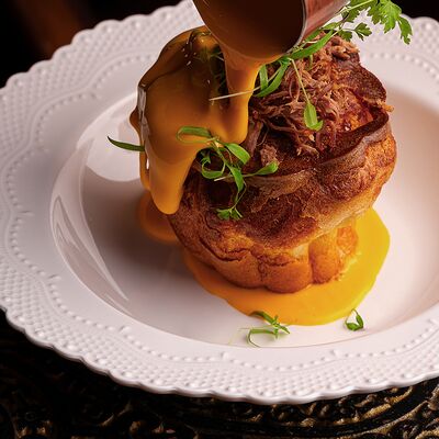 Калач на блюдцах с рваной говядиной и сыромв Осип Терлеев по цене 520 ₽