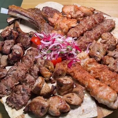 Ассорти шашлыков на мангале в Shemodi Шемоди по цене 6300 ₽