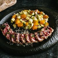 Тунец блюфин с кунжутом в Мамонт
