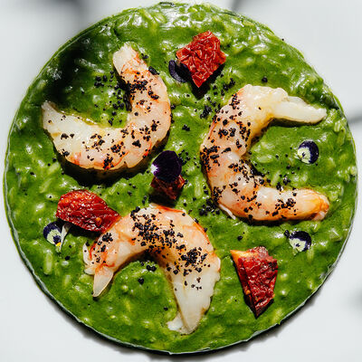 Зеленое ризотто с песто и маринованной аргентинской креветкой в Sartoria Lamberti по цене 1350 ₽