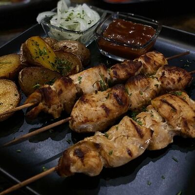 Шашлык куриный на гриле в RAKETA по цене 590 ₽