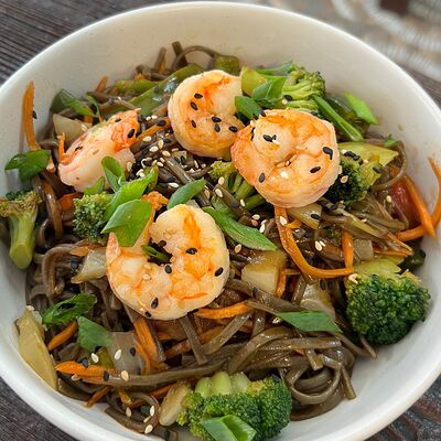 Гречневая Соба с креветками и овощамив Bao Bao Лапша по цене 690 ₽