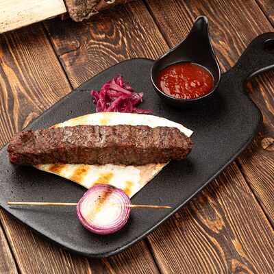 Люля из говядины с овощами на углях и лавашомв Паб 357 по цене 650 ₽