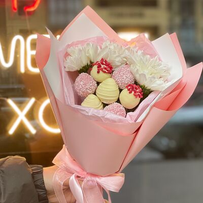 Клубничный букет в шоколаде Элис в Клубника по цене 2990 ₽