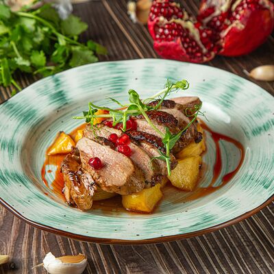 Утиная грудка с томленой айвой и соусом наршараб в Ela по цене 1549 ₽