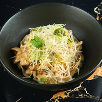 Паста из телячьей вырезки и шампиньонами в Level kitchenbar