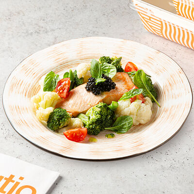 Стейк из лосося с овощами в iL Патио по цене 1469 ₽