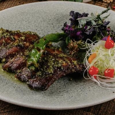 Свиные ребрышки с соусом чимичурри в Мамули по цене 1150 ₽