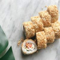 Ролл Цезарь с лососем в Da Sushi