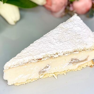 Торт Рикота с грушей в Чарли Чаплин по цене 350 ₽