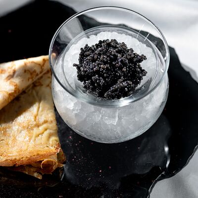 Блины с чёрной икрой в МОМО по цене 6200 ₽