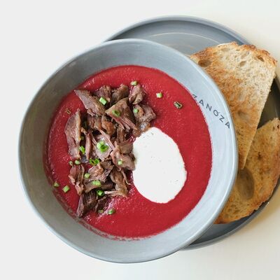Крем-борщ с томлёной говядиной в Zanoza Kруассантерия по цене 720 ₽