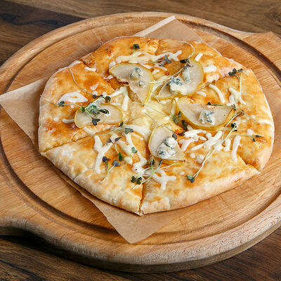 Хачапури с грушей в Чача по цене 725 ₽