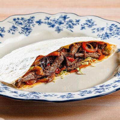 Пита с говядиной и сыром фета в Москва по цене 460 ₽