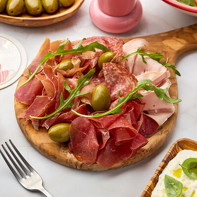 Плато мясных деликатесов в Osteria Dolce по цене 1530 ₽