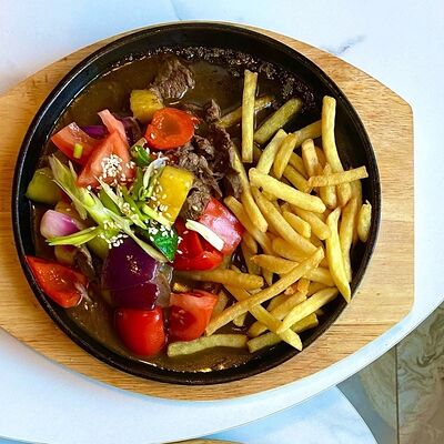 Бо лук лак с картошкой фри в Ханой по цене 795 ₽