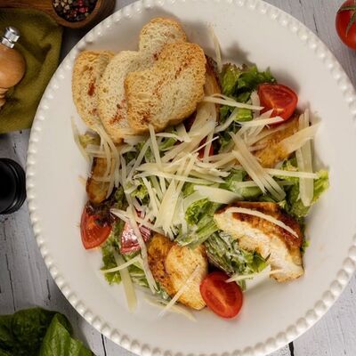 Цезарь с курицейв Tayami по цене 420 ₽