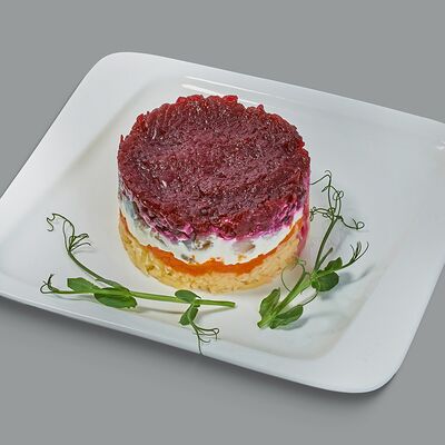 Салат Сельдь под шубой в Лукоморье по цене 185 ₽