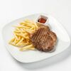 Стейк из свиной шеи с картофелем фри и соусом барбекю в Матрешка по цене 780