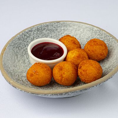 Сырные шарики в Everest Sochi по цене 630 ₽