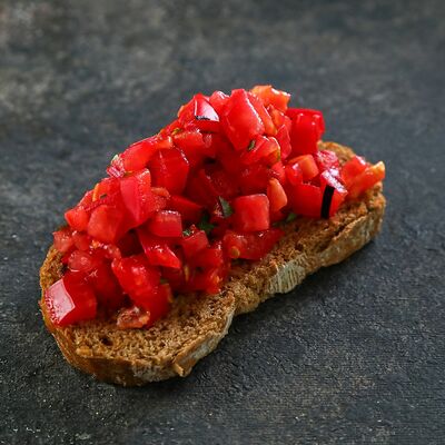 Брускетта с томатами и базиликом в ЛарисуВаннуХочу по цене 260