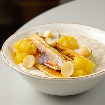 Каша овсяная на кокосовом молоке с бананом и ананасом в Forest по цене 520 ₽