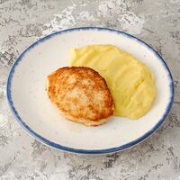 Домашняя котлетка с картофельным пюре в Casa Mia Халва Тсуру