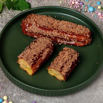 Эклер Карамельный в CHO-KAVO по цене 140 ₽