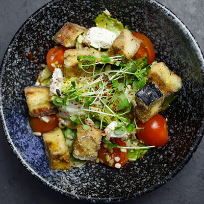 Салат с хрустящими баклажанами в Гербарий по цене 480 ₽