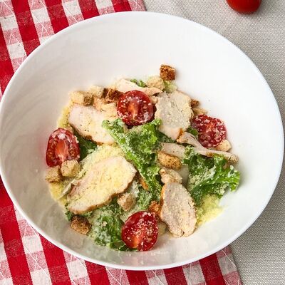 Цезарь с курицей в Моя Италия по цене 484 ₽