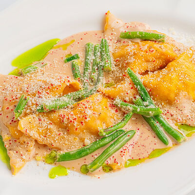 Равиоли с лососем в Morricone pizza & wine по цене 760 ₽